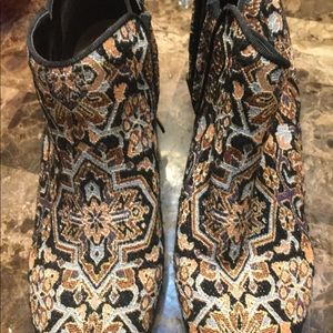 SAM EDELMAN WOMEN CORRA TAPESTRY BOOTIES